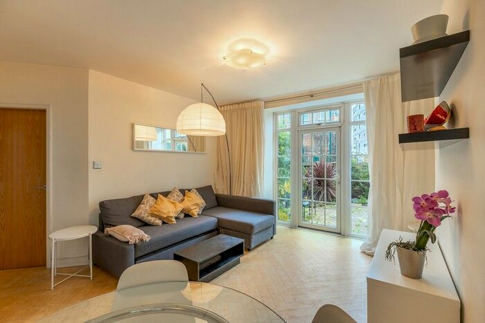 3 Bedroom Flat To Rent In Ebury Bridge Road, Pimlico, SW1W