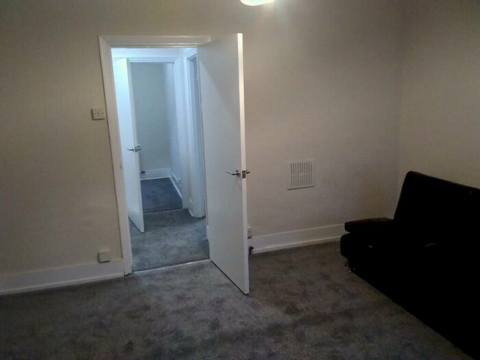 2 Bedroom Flat To Rent In Scotland Green Road North, Enfield, Middlesex, EN3