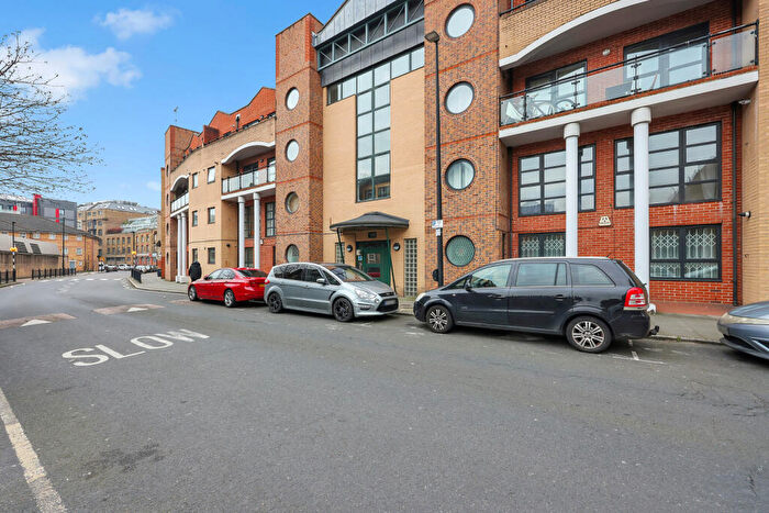 2 Bedroom Apartment To Rent In Back Church Lane, London, E1