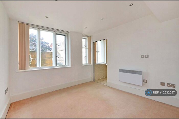 2 Bedroom Flat To Rent In Holly Street, Sheffield, S1