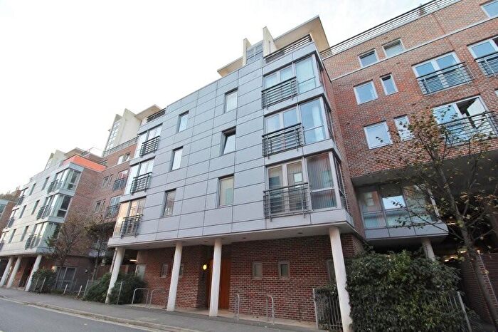 1 Bedroom Apartment To Rent In Cross Street, Portsmouth, PO1