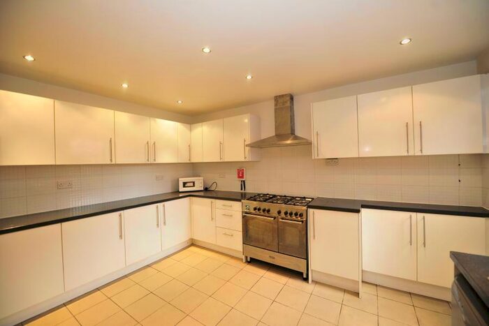 8 Bedroom Terraced House To Rent In Brudenell Road, Hyde Park, Leeds, LS6