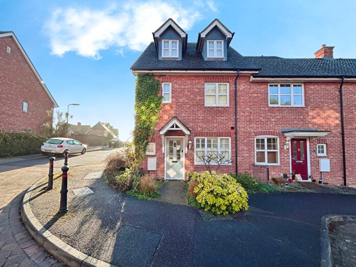 3 Bedroom End Terrace House For Sale In Stockbridge Road, Fleet, GU51