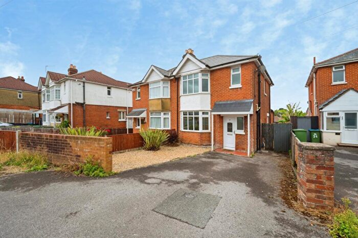 3 Bedroom Semi-Detached House For Sale In Rownhams Road, Southampton, SO16