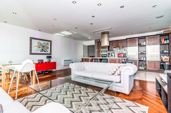 2 Bedroom Flat To Rent In City South, City Road East, Manchester, M15