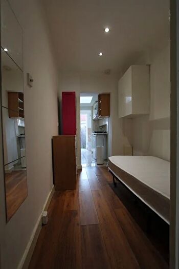 1 Bedroom Flat To Rent In Lymington Close, London, SW16