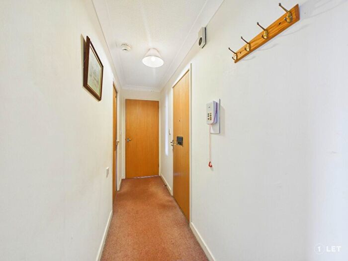 1 Bedroom Retirement Property To Rent In Queens Court, Blackhall, Edinburgh, EH4