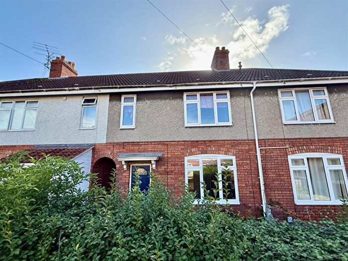 Terraced House For Sale In Studley Rise, Trowbridge, BA14