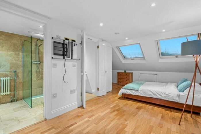 5 Bedroom Villa To Rent In Rutherford Close, Uxbridge, UB8