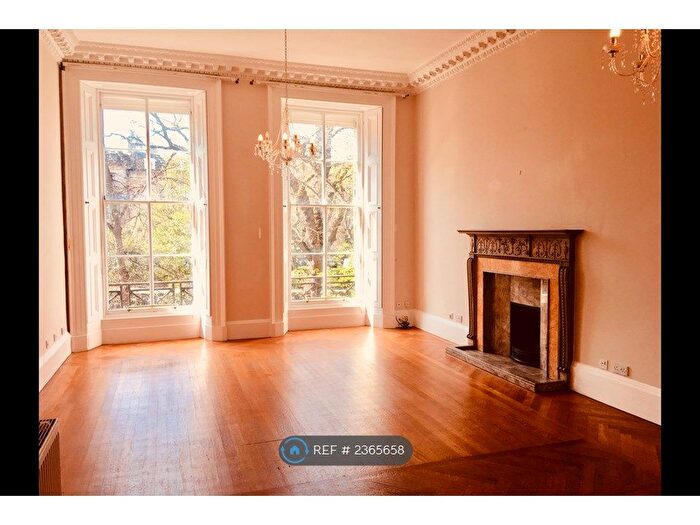 2 Bedroom Flat To Rent In Clarendon Crescent, Edinburgh, EH4