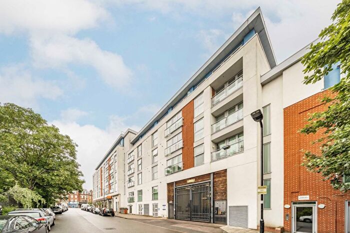 2 Bedroom Flat To Rent In Granville Gardens, London, W5