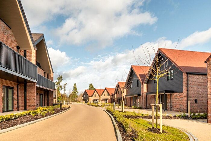 3 Bedroom Flat For Sale In Meadow Chase, Henley-On-Thames, RG9