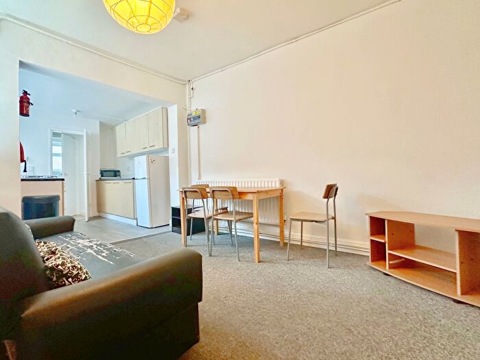 3 Bedroom Flat To Rent In Ilkeston Road, Nottingham, NG7