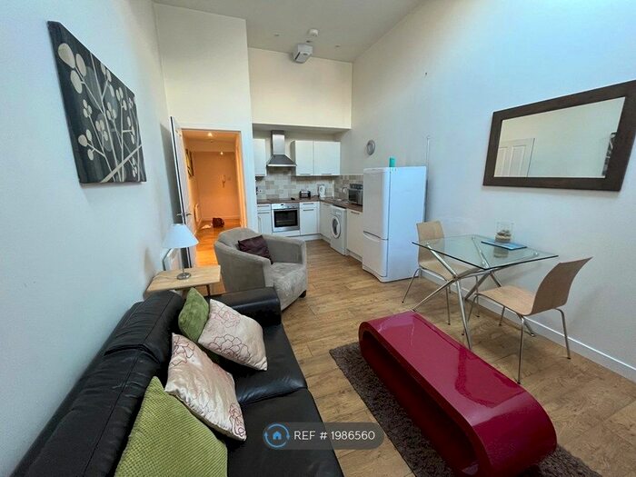 2 Bedroom Flat To Rent In Fraser House, Aberdeen, AB11