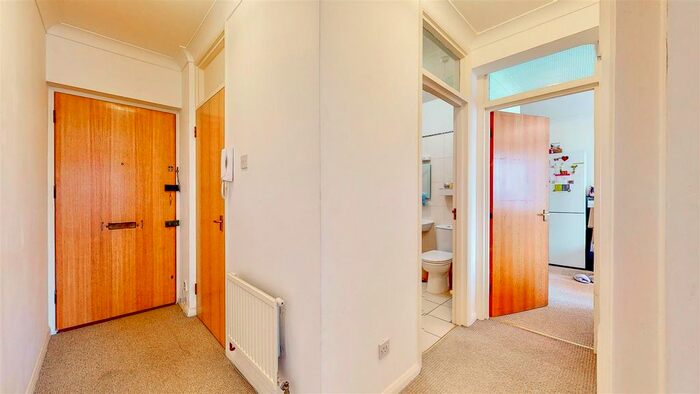 1 Bedroom Flat For Sale In Canberra Close, Hendon, London, NW4