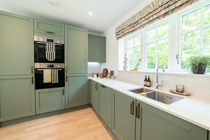 5 Bedroom Detached House For Sale In Hoe Lane, North Baddesley, Southampton, SO52