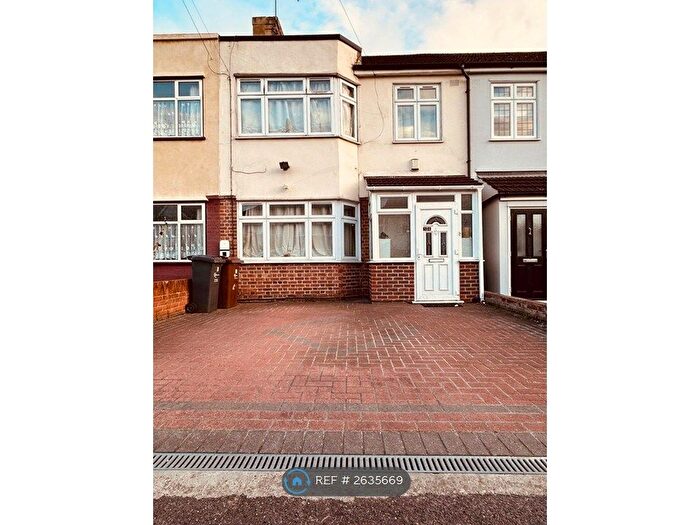 3 Bedroom Terraced House To Rent In Adelaide Gardens, Chadwell Heath, RM6