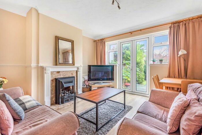 4 Bedroom Semi-Detached House To Rent In Worplesdon Road, Guildford, GU2