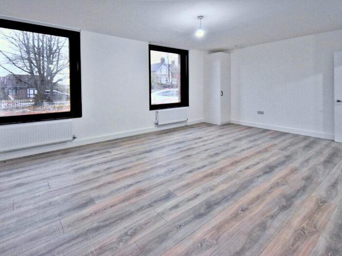 1 Bedroom Flat To Rent In Station Road, Hook, RG27