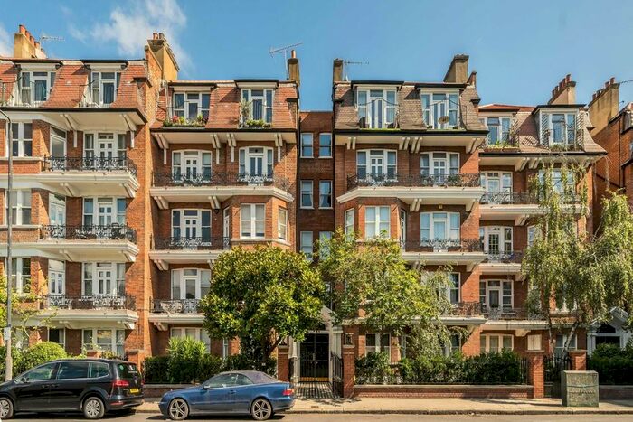 3 Bedroom Flat To Rent In Ashburnham Road, London, SW10