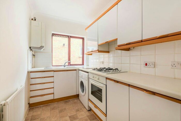 2 Bedroom Flat To Rent In The Avenue, Beckenham, BR3