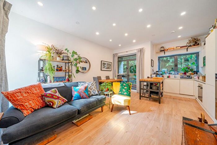 2 Bedroom Flat For Sale In Dalberg Road, Clapham, London, SW2