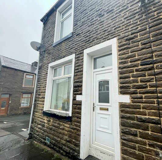 3 Bedroom End Of Terrace House To Rent In Lower East Avenue, Barnoldswick, BB18