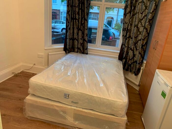 1 Bedroom Flat To Rent In Caithness Road, Mitcham, CR4