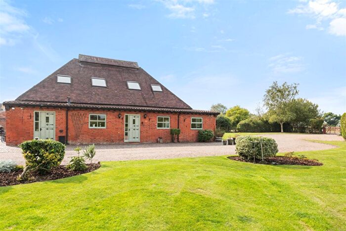 5 Bedroom Semi-Detached House For Sale In Billesley Lane, Alvechurch, Birmingham, B48