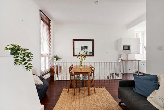 2 Bedroom Flat To Rent In Gosset Street, Hackney, E2