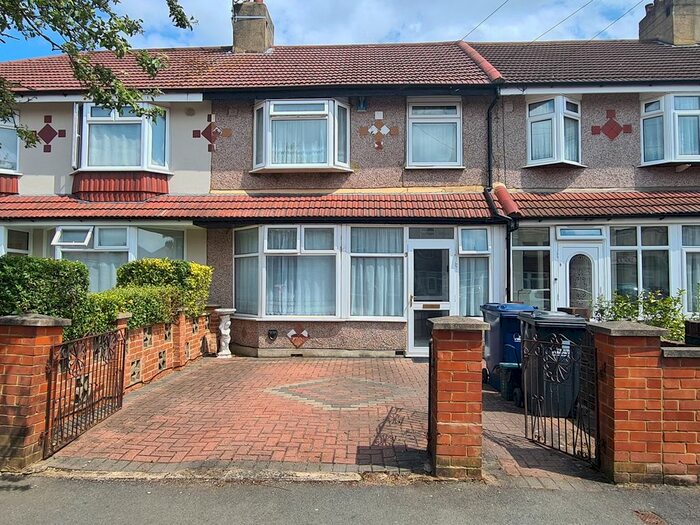 3 Bedroom Property To Rent In Brooklands Drive, Perivale, Greenford, UB6