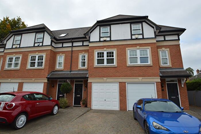 3 Bedroom Town House To Rent In Sterling Place, Weybridge, KT13