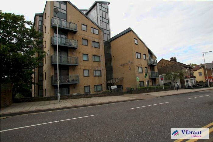 2 Bedroom Flat To Rent In Vector Point, - Hainault Bridge Parade, Hainault Street, Ilford, IG1