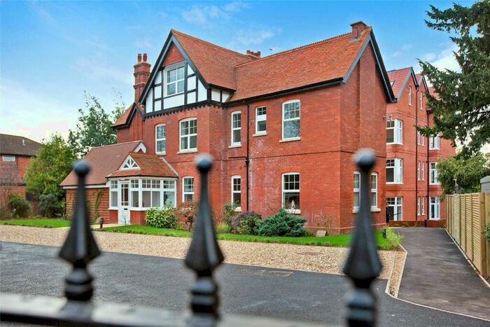 2 Bedroom Apartment To Rent In Exmouth, Devon, EX8