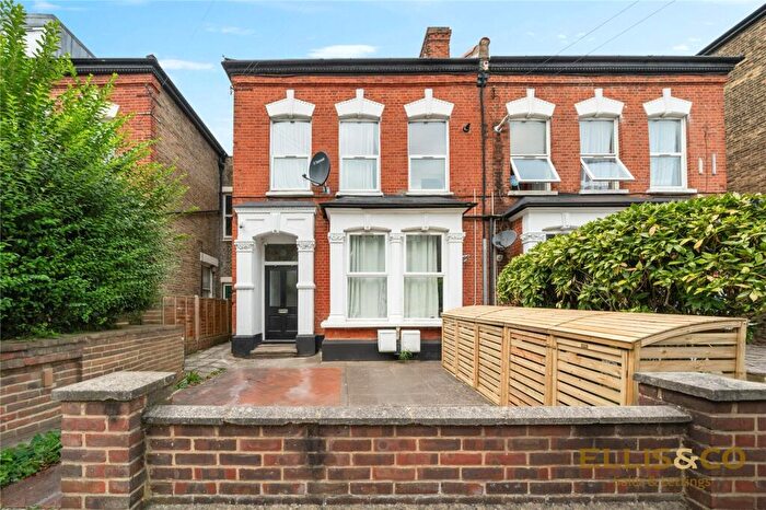 1 Bedroom Apartment To Rent In Pembury Road, Tottenham, London, N17