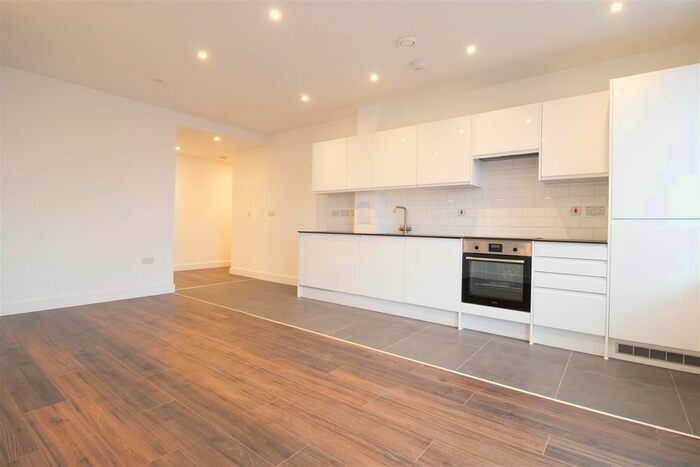 1 Bedroom Flat To Rent In Vicarage Road, Watford, WD18