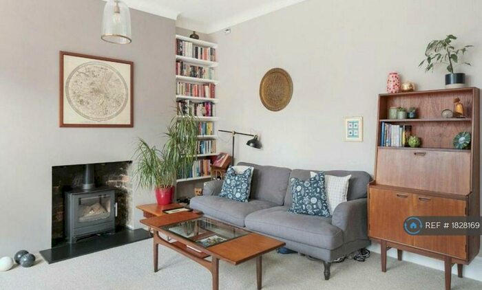 3 Bedroom Flat To Rent In Woodland Road, London, SE19