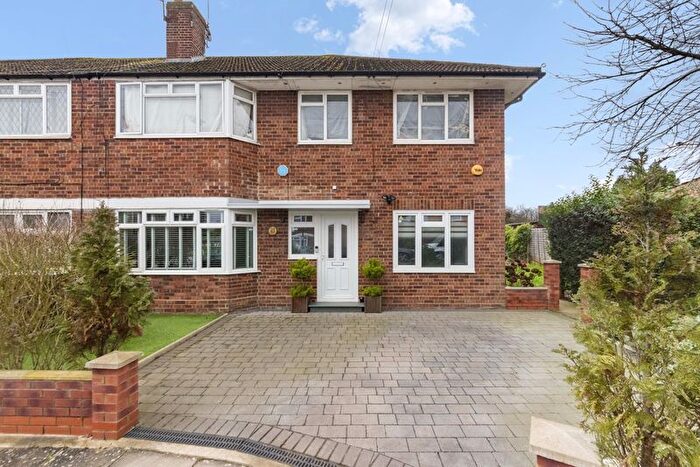 2 Bedroom Maisonette For Sale In Newbury Close, Northolt, UB5