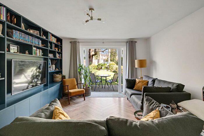 2 Bedroom Flat For Sale In The Avenue, Oaklands, BR3