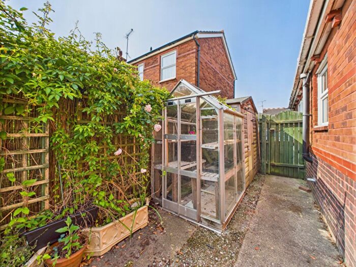 2 Bedroom Detached Bungalow For Sale In Broadstairs Close Howdale Road Hull, HU8