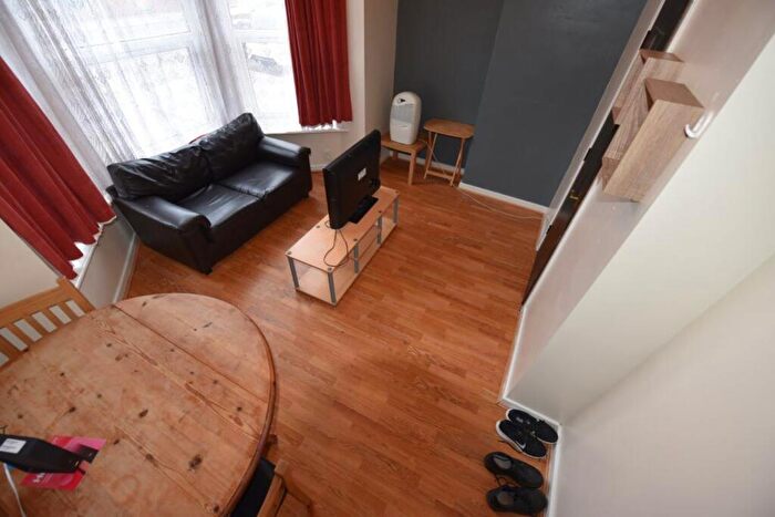 2 Bedroom Flat To Rent In Cardigan Road, LS6