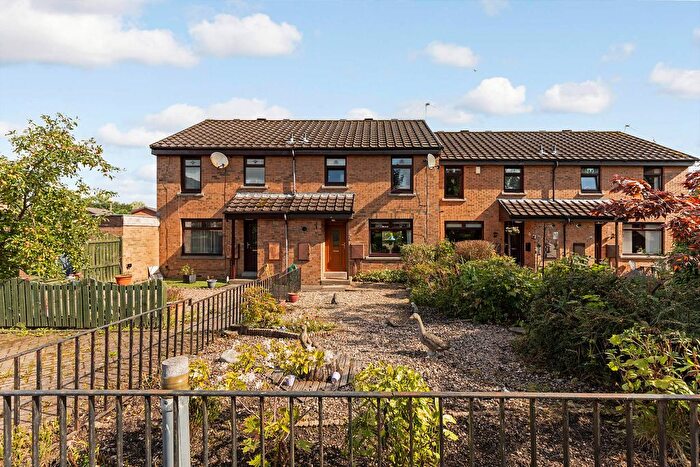 3 Bedroom Terraced House To Rent In Farm Court, Glasgow, G71