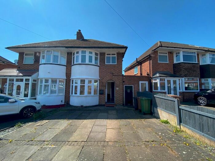 3 Bedroom Semi-Detached House To Rent In Wichnor Road, Solihull, B92