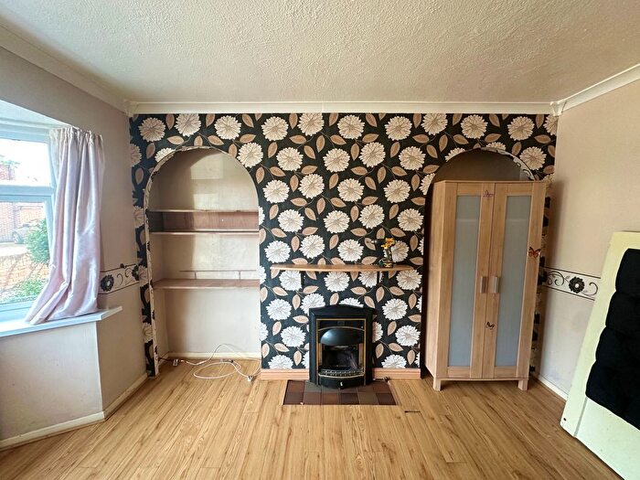 4 Bedroom Semi-Detached House To Rent In Sherborne Road, Feltham, TW14