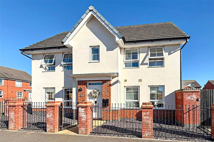 3 Bedroom Link Detached House For Sale In Pengelly Gardens, Littlehampton, West Sussex, BN17