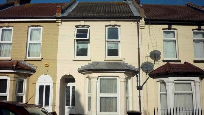 3 Bedroom Terraced House To Rent In Longfellow Road, Gillingham, ME7