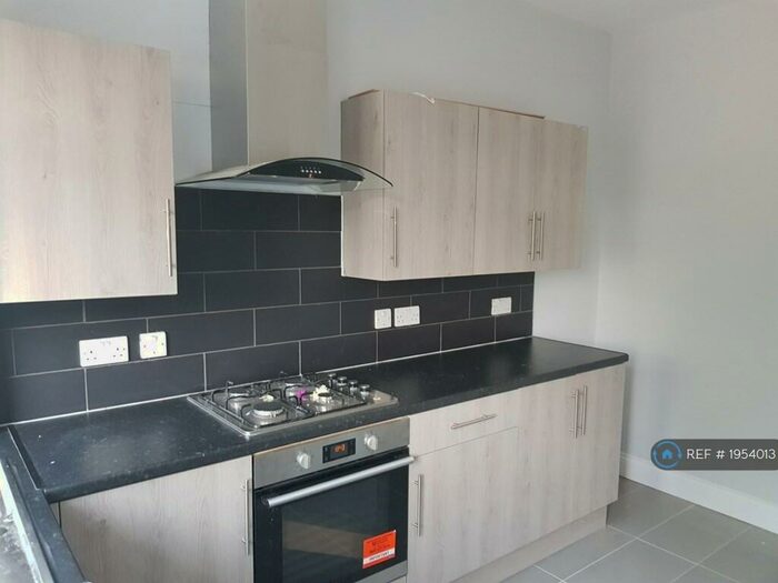 Studio To Rent In Ethelbert Gardens, Ilford, IG2