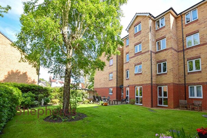 1 Bedroom Flat For Sale In Friends Avenue, Cheshunt, Waltham Cross, EN8