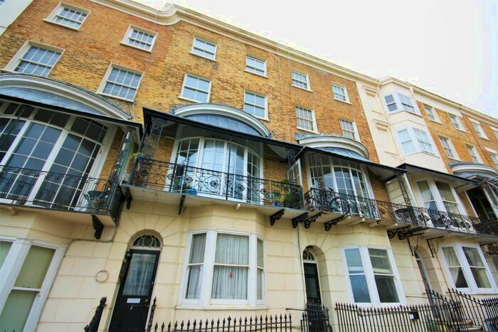 2 Bedroom Flat To Rent In C, Marine Square, Brighton, BN2