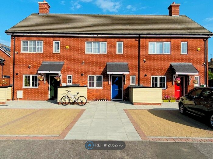 3 Bedroom Terraced House To Rent In Marunden Green, Slough, SL2